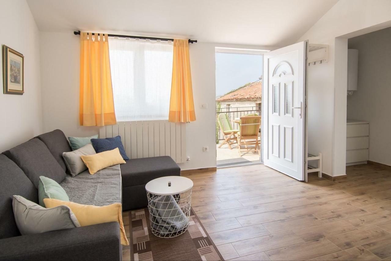 Apartment Bruneta 1 With Sea View Tar-Vabriga Exterior foto